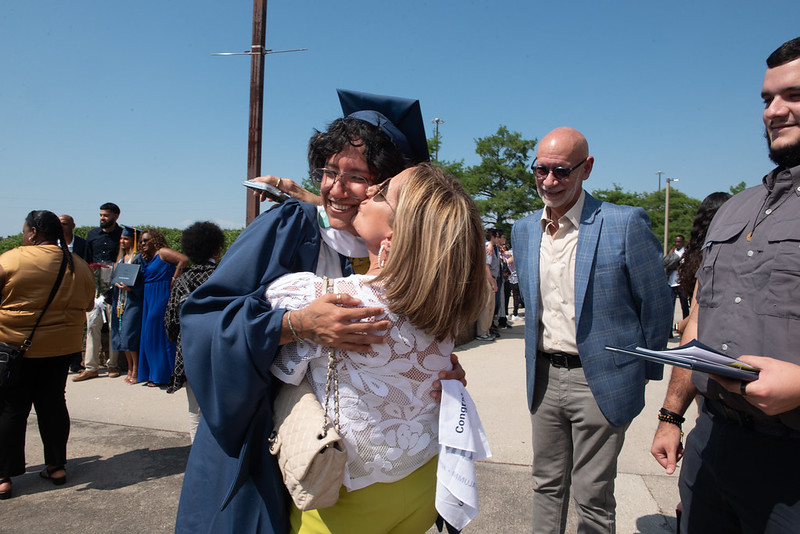 ‘Success is not a solo endeavor,’ UNO Alumnus Sonny Lee Tells Class of